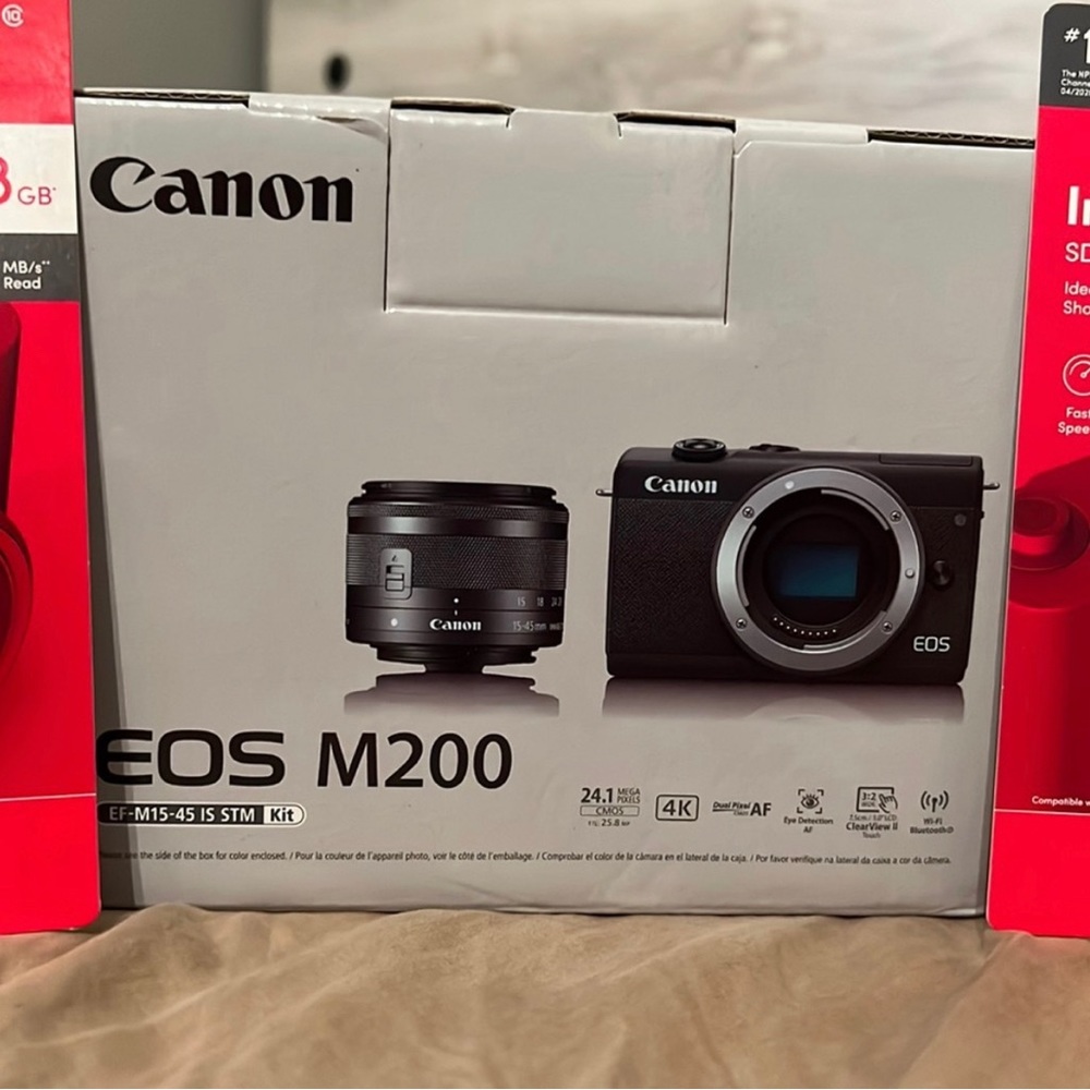 White Canon Eos M200